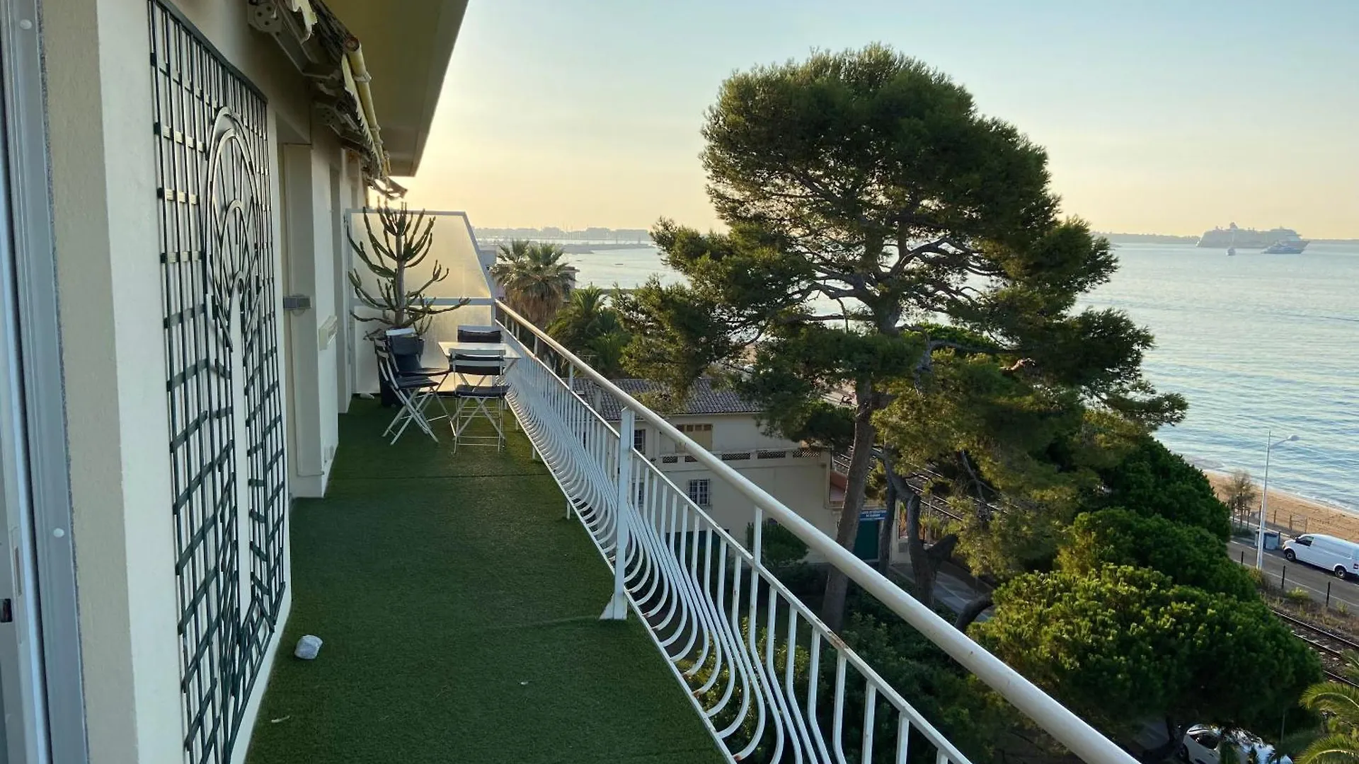 Appartement Vue Panoramique Sur Cannes, 100M2 3P 0*, Cannes France