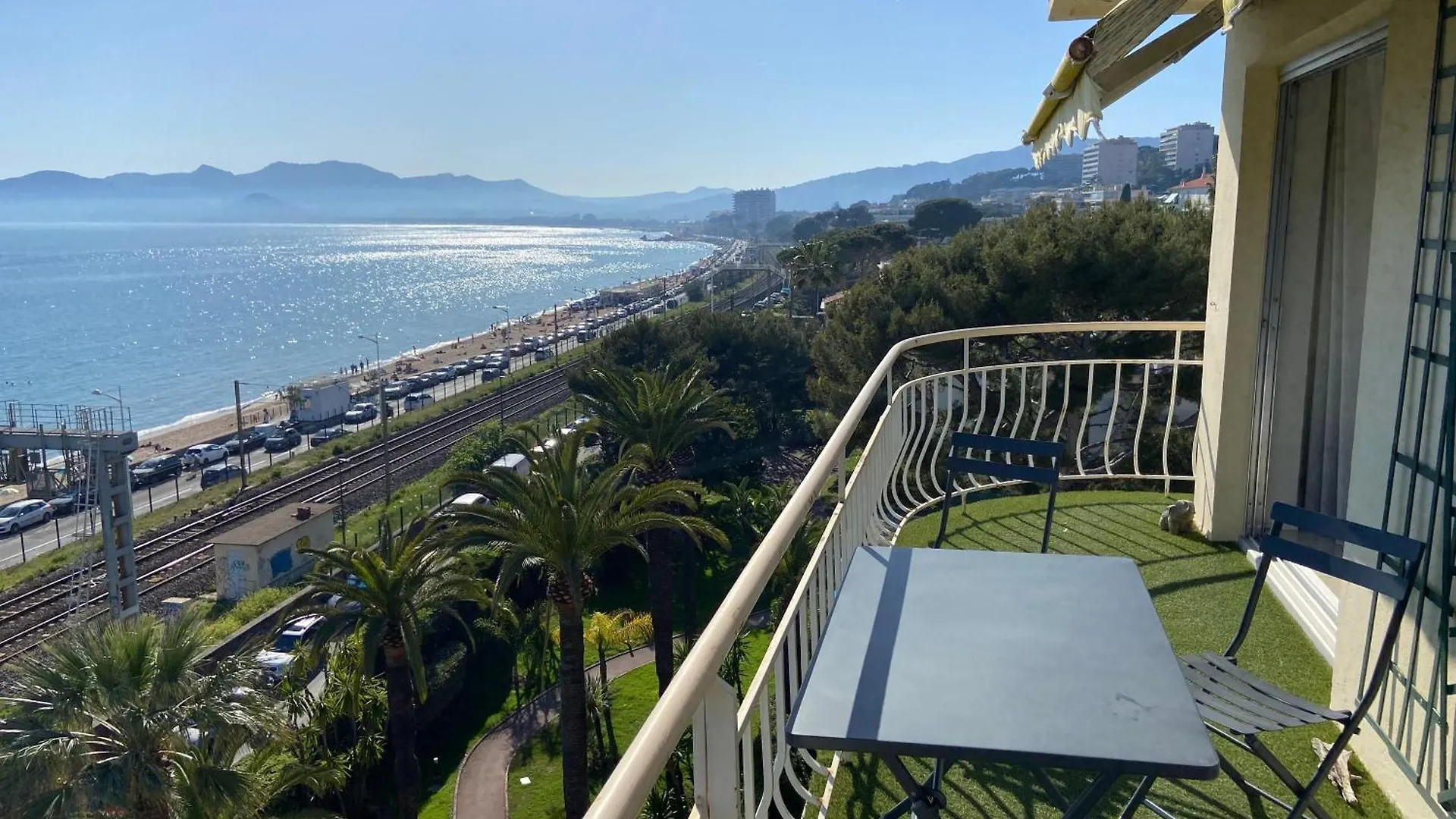 Appartement Vue Panoramique Sur Cannes, 100M2 3P 0*, Cannes France